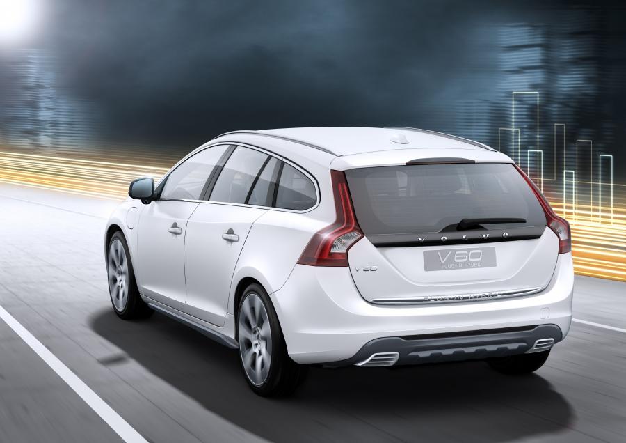  Volvo V60 Plug-in Hybrid 2011 года  (фото 32 из 68)
